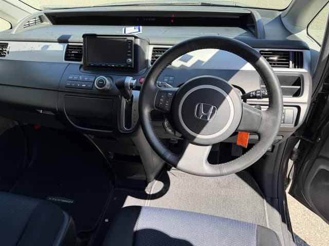 2008 Honda Stepwagon JDM car for sale — photo 10 of 19