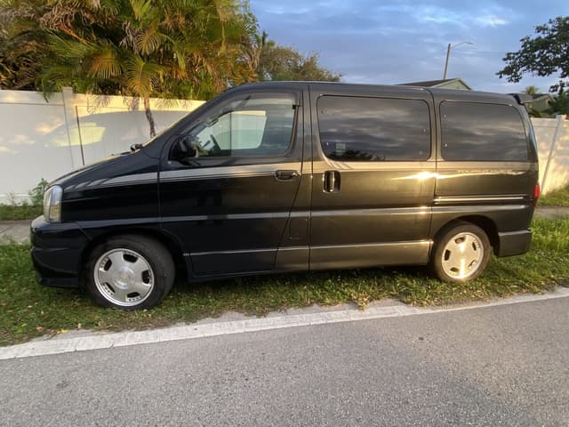 1999 Toyota HiAce JDM car for sale — photo 2 of 19