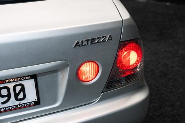2001 Toyota Altezza JDM car for sale — photo 3 of 18