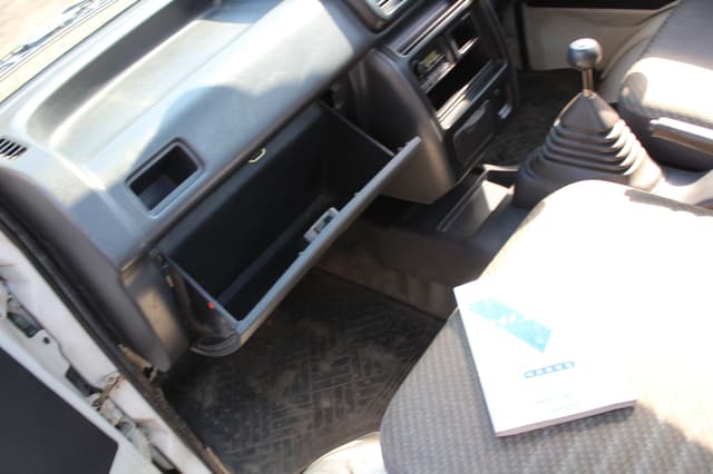 1999 Daihatsu Hijet JDM car for sale — photo 19 of 25