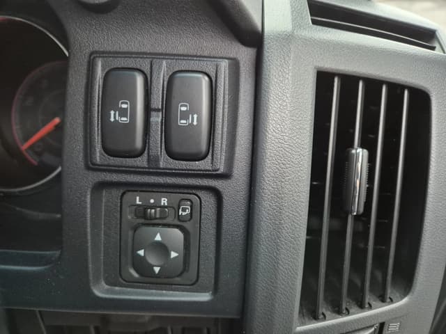 2009 Mitsubishi Delica JDM car for sale — photo 13 of 22
