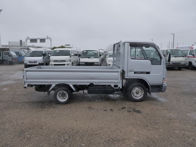 2002 Nissan Atlas JDM car for sale — photo 4 of 25