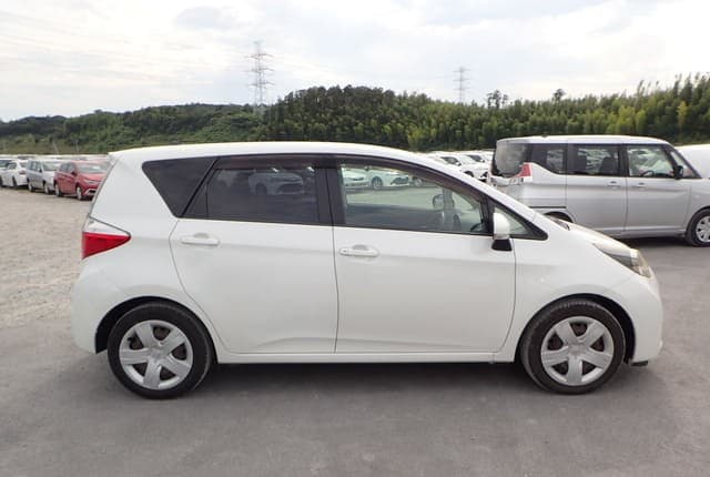 2011 Toyota JDM car for sale — photo 6 of 25
