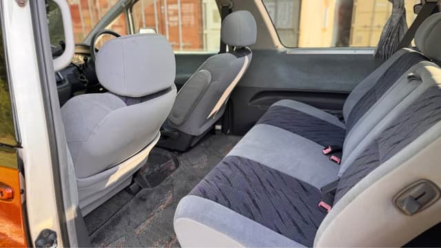 1997 Toyota Estima JDM car for sale — photo 4 of 11
