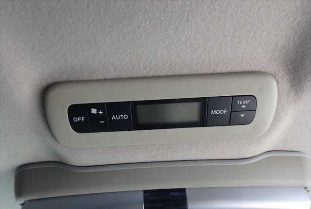 2011 Nissan Elgrand JDM car for sale — photo 22 of 25
