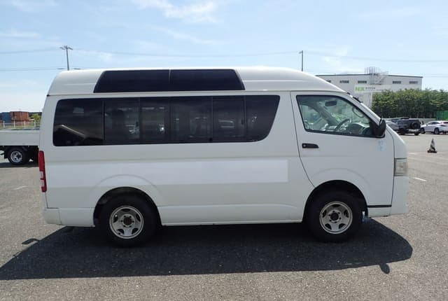 2011 Toyota HiAce JDM car for sale — photo 6 of 25