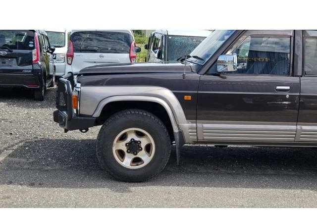 1990 Nissan Safari JDM car for sale — photo 8 of 25