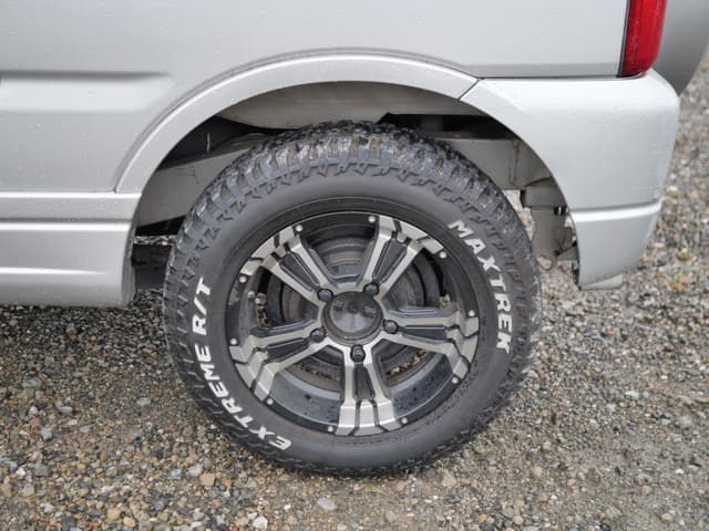 2002 Suzuki Jimny JDM car for sale — photo 20 of 25