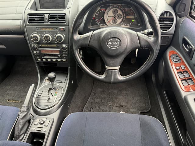 2005 Toyota Altezza JDM car for sale — photo 9 of 18