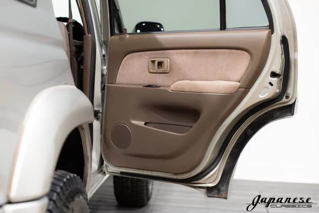 2000 Toyota Hilux Surf JDM car for sale — photo 21 of 25