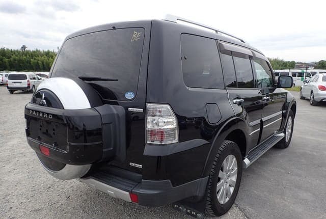 2007 Mitsubishi Pajero JDM car for sale — photo 5 of 25