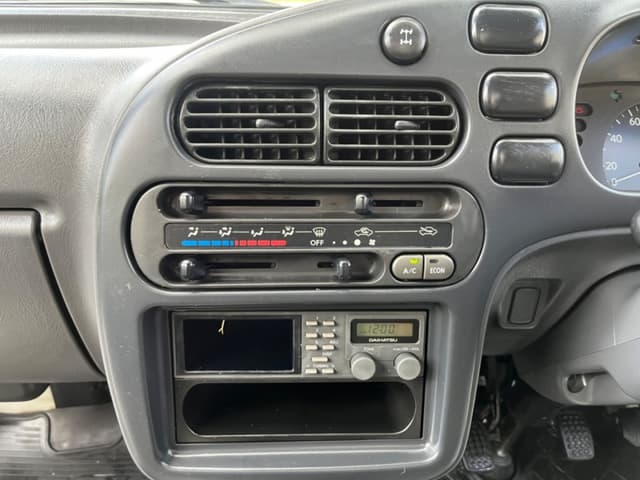 1995 Daihatsu Hijet JDM car for sale — photo 14 of 17
