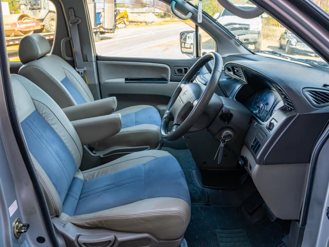 1998 Nissan Elgrand JDM car for sale — photo 18 of 25