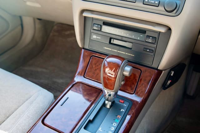 2000 Toyota Crown JDM car for sale — photo 17 of 25