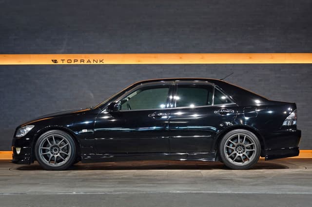 2002 Toyota Altezza JDM car for sale — photo 16 of 25