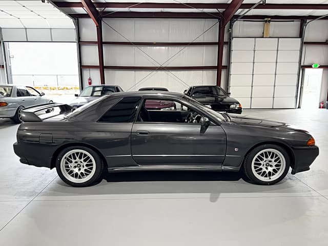 1993 Nissan Skyline JDM car for sale — photo 6 of 25