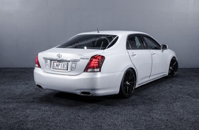 2009 Toyota Majesta JDM car for sale — photo 9 of 20