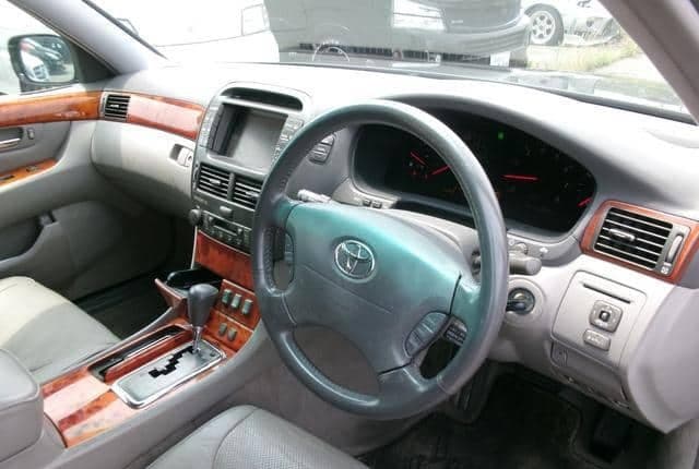2001 Toyota Celsior JDM car for sale — photo 9 of 17