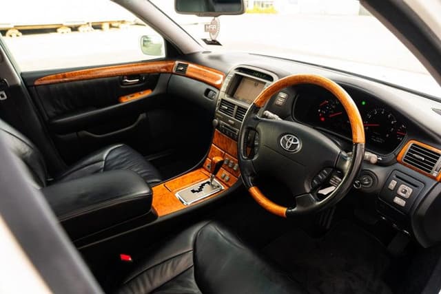 2002 Toyota Celsior JDM car for sale — photo 15 of 17
