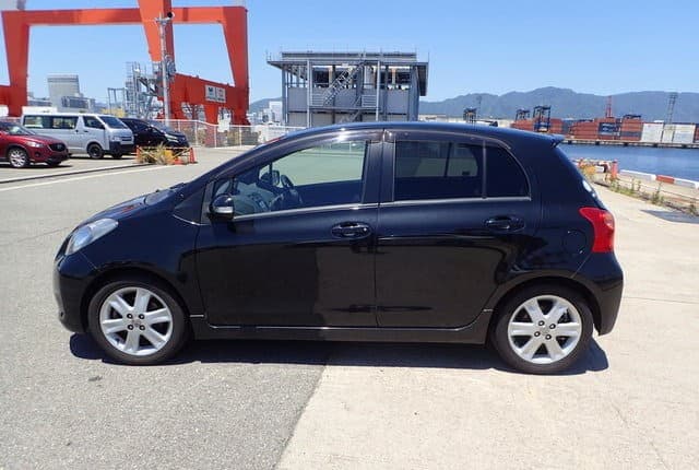 2008 Toyota Vitz JDM car for sale — photo 2 of 25