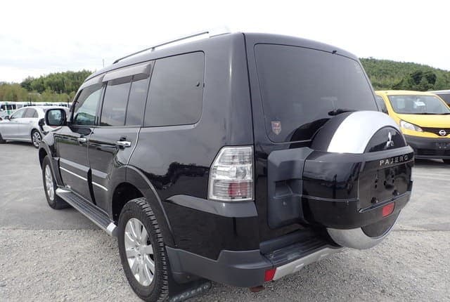 2007 Mitsubishi Pajero JDM car for sale — photo 3 of 25