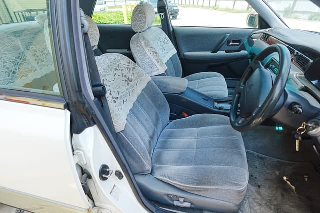 1995 Toyota Crown JDM car for sale — photo 12 of 14