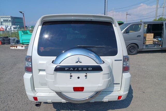 2009 Mitsubishi Pajero JDM car for sale — photo 4 of 25