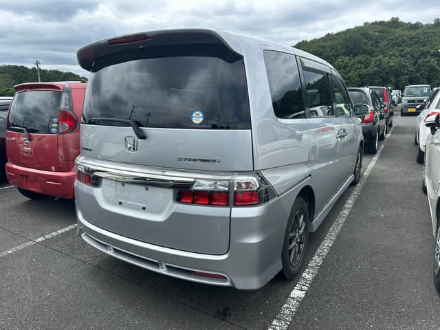 2009 Honda Stepwagon JDM car for sale — photo 2 of 7