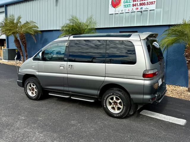 2000 Mitsubishi Delica JDM car for sale — photo 4 of 23