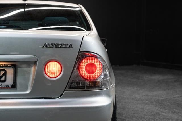 2001 Toyota Altezza JDM car for sale — photo 14 of 18