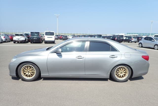 2009 Toyota Mark X JDM car for sale — photo 2 of 25