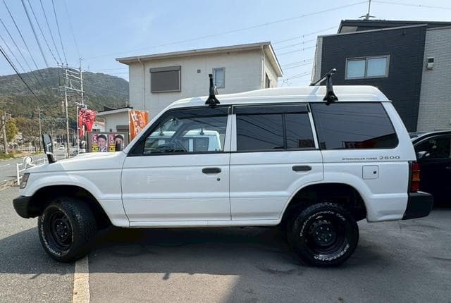 1994 Mitsubishi Pajero JDM car for sale — photo 6 of 9