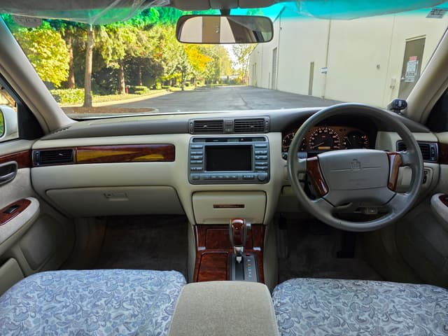 2000 Toyota Crown JDM car for sale — photo 10 of 13