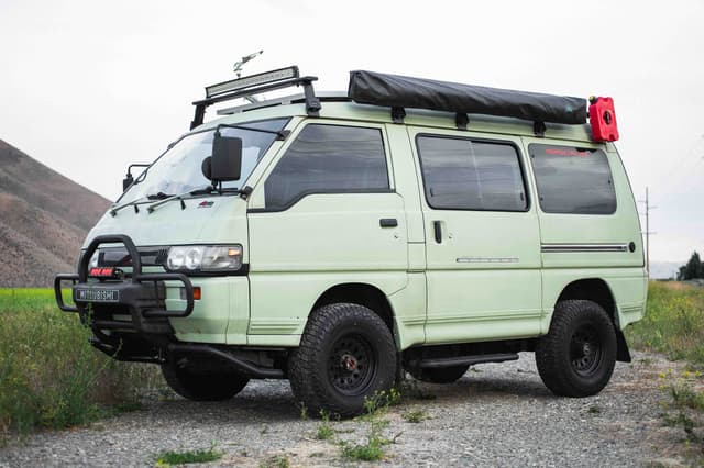 1995 Mitsubishi Delica JDM car for sale — photo 9 of 25