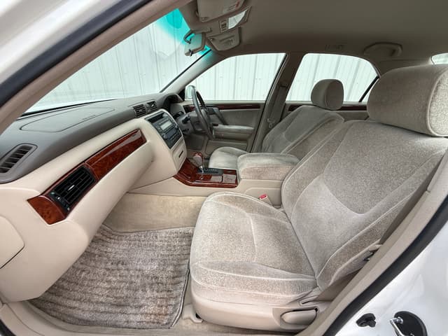 2000 Toyota Crown JDM car for sale — photo 10 of 21