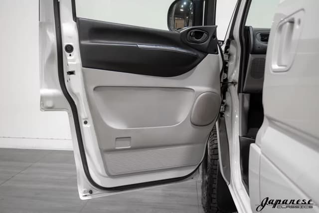 2000 Mitsubishi Delica JDM car for sale — photo 19 of 25