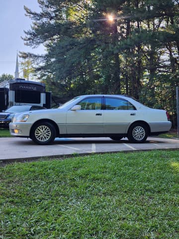 2001 Toyota Crown JDM car for sale — photo 2 of 21