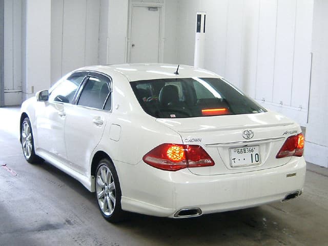 2010 Toyota Crown JDM car for sale — photo 2 of 6
