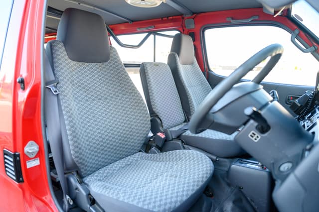1999 Toyota HiAce JDM car for sale — photo 11 of 23