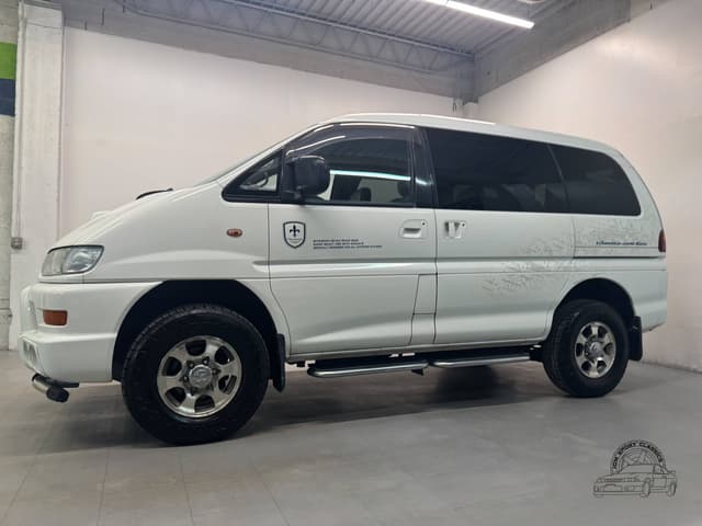 2000 Mitsubishi Delica JDM car for sale — photo 10 of 25