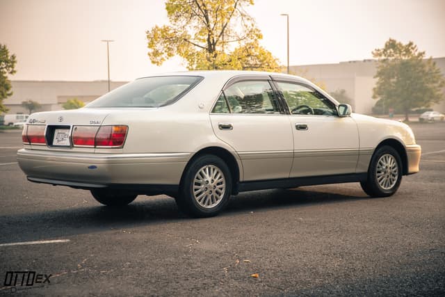 2001 Toyota Crown JDM car for sale — photo 10 of 25