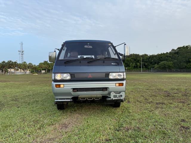 1993 Mitsubishi Delica JDM car for sale — photo 5 of 16