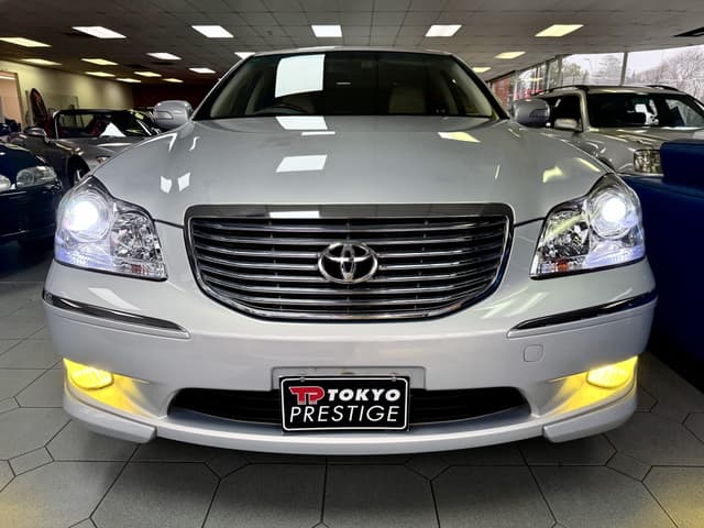2005 Toyota Crown JDM car for sale — photo 2 of 5