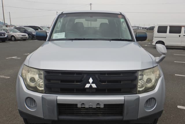 2007 Mitsubishi Pajero JDM car for sale — photo 8 of 25