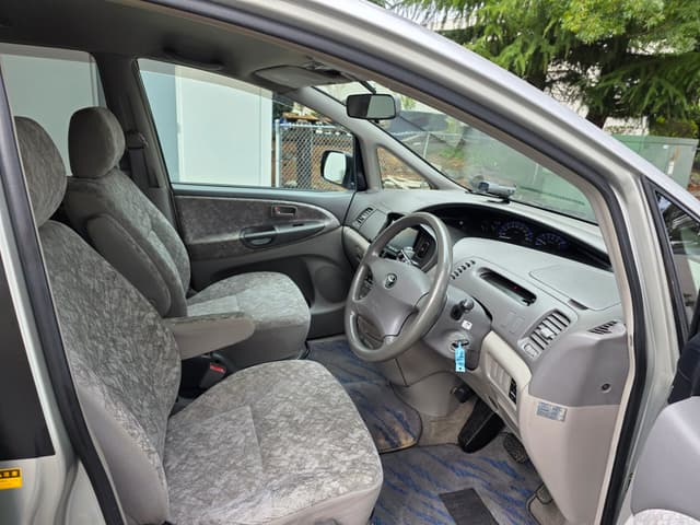 2000 Toyota Estima JDM car for sale — photo 10 of 14