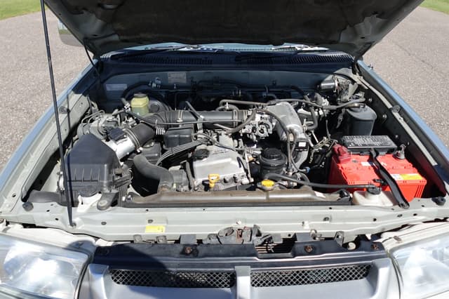 1999 Toyota Hilux Surf JDM car for sale — photo 3 of 21