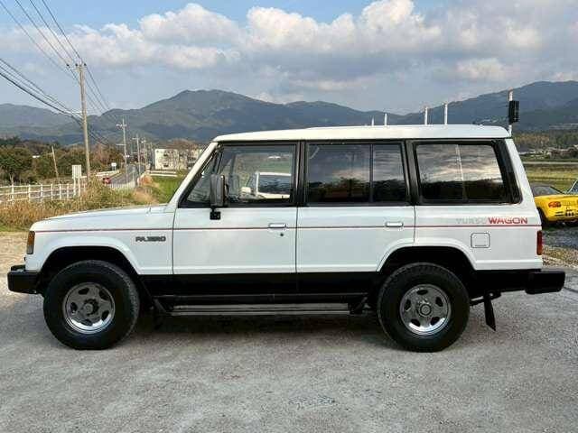 1987 Mitsubishi Pajero JDM car for sale — photo 8 of 20