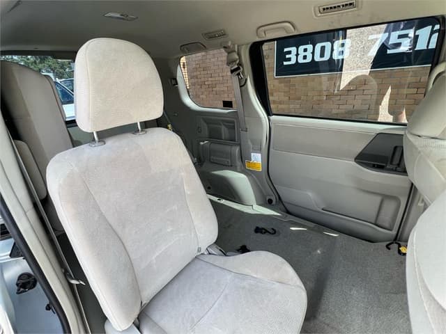 2011 Toyota Noah JDM car for sale — photo 16 of 17