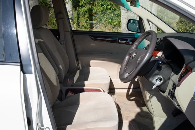 2001 Toyota Ipsum JDM car for sale — photo 9 of 15