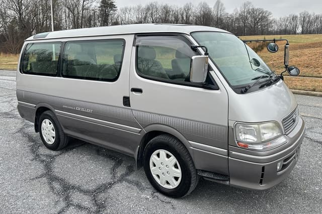 1996 Toyota HiAce JDM car for sale — photo 2 of 11